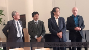 Herrn Kuroki (stellvertretender Geschäftsführer von Kuraray Europe), Dr. Fuss (ebenfalls Kuraray) sowie Sakashita-san und Oka-san von der japanischen internationalen Schule in Frankfurt (von links)
